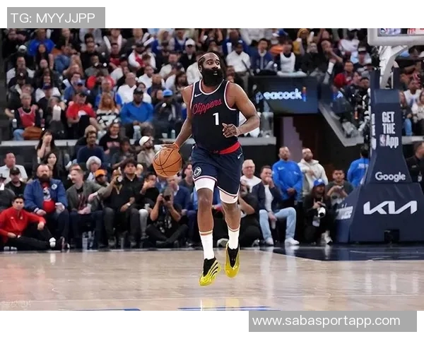 小卡表现起伏不定17投9中斩获22分8篮板6助攻三分球全失落空